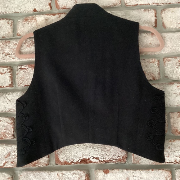 Club Monaco cropped black vest - Picture 5 of 5